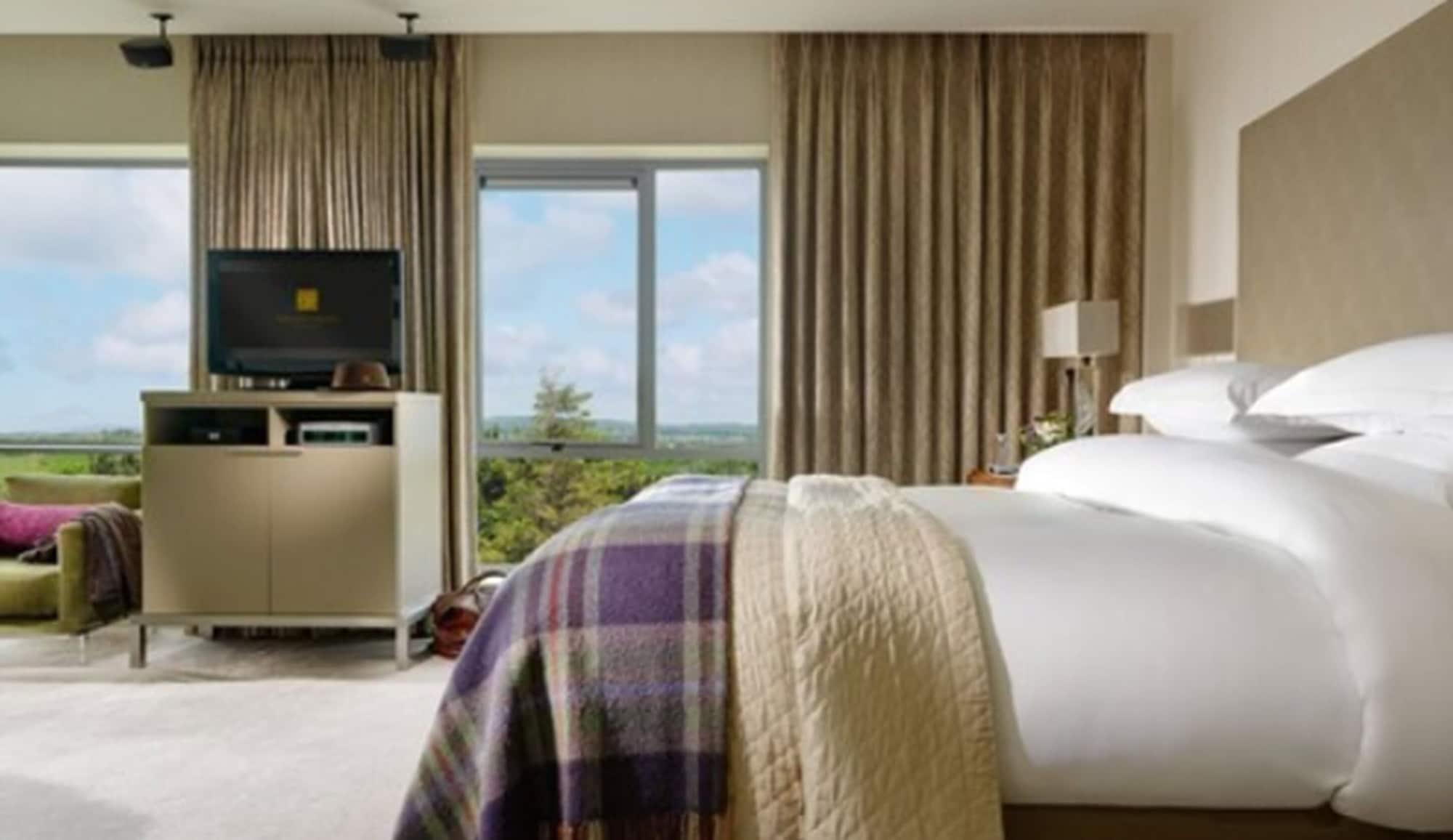 Aghadoe Heights Hotel & Spa Killarney Exterior foto A bedroom at the hotel