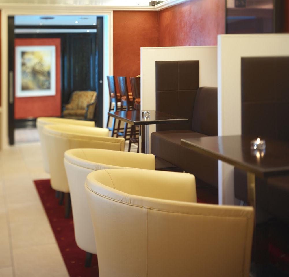 Aghadoe Heights Hotel & Spa Killarney Exterior foto The lounge at the airport