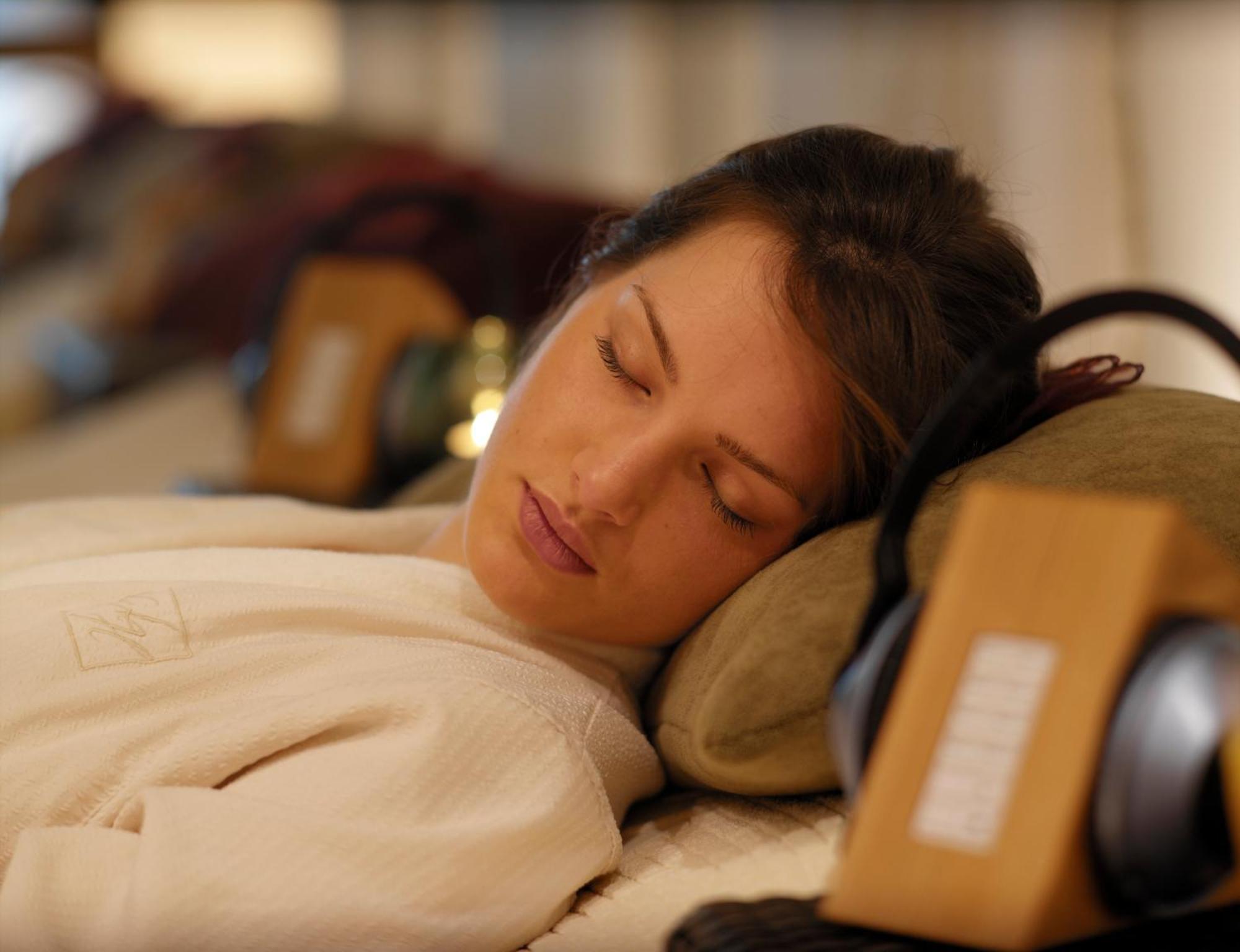 Aghadoe Heights Hotel & Spa Killarney Exterior foto A woman sleeping