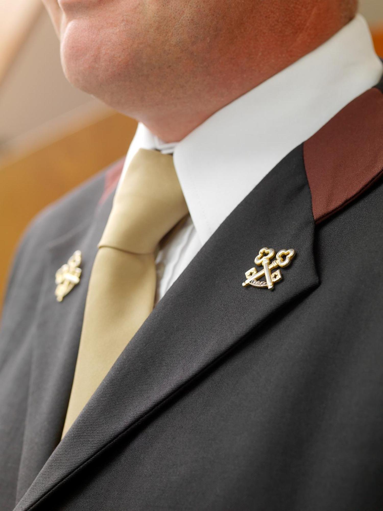 Aghadoe Heights Hotel & Spa Killarney Exterior foto The lapel pin of the Order of St Charles Borromeo
