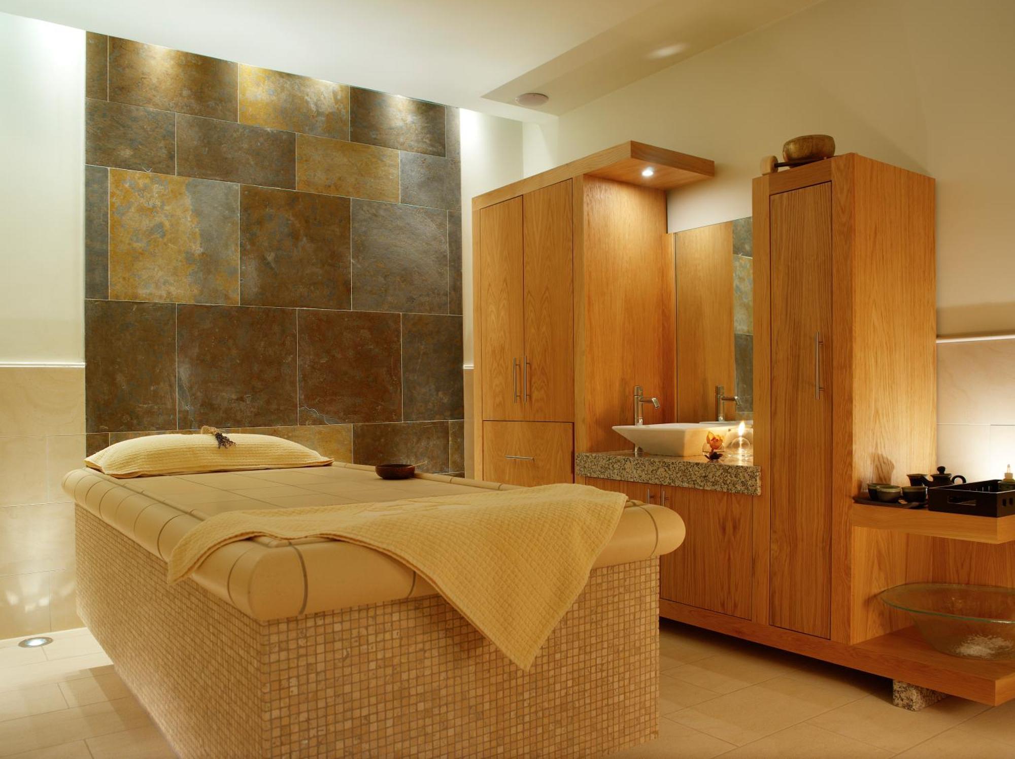 Aghadoe Heights Hotel & Spa Killarney Exterior foto A treatment room at a spa