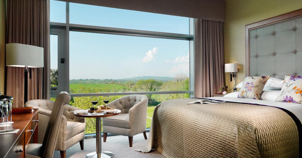 Aghadoe Heights Hotel & Spa Killarney Exterior foto A room at the hotel